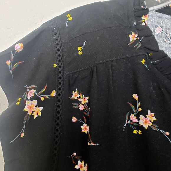 Buffalo David Bitton Black Floral Printed Flutter Sleeve Tunic Top - Picture 5 of 9